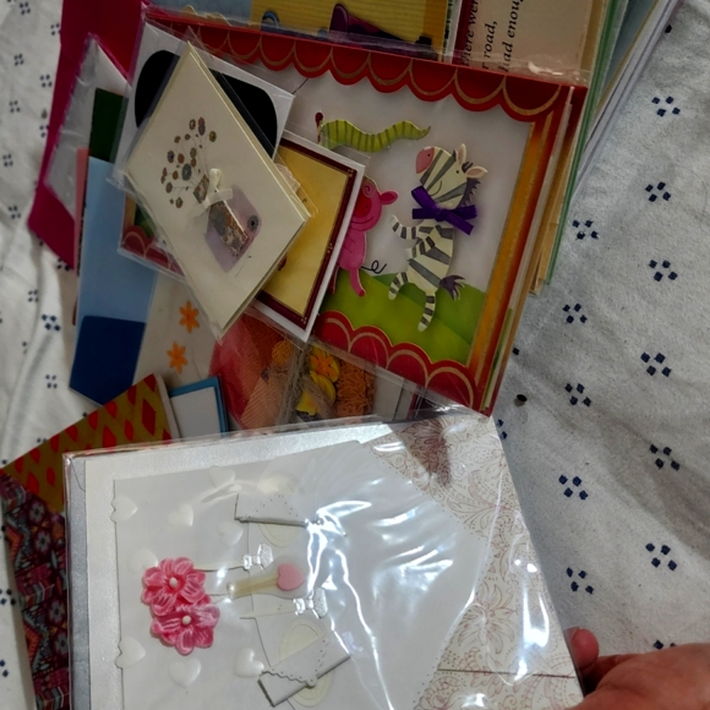Assorted Greeting Cards Collection - Picture 7 of 8